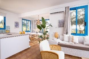 Blue Waves Villa: Seaside Serenity Awaits Villa in Paphos District