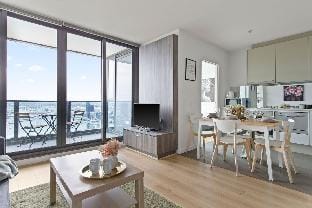 A Cozy 2BR Apt with Harbour Views, FREE Parking Vacation rental in Melbourne