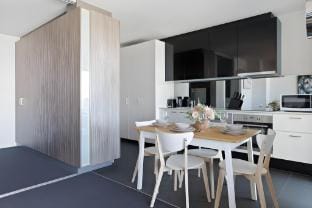 A Modern 2BR Apt with Harbour Views, FREE Parking Vacation rental in Melbourne