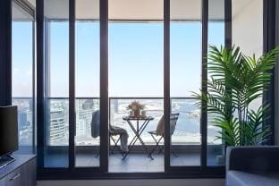 A Modern 2BR Apt with Harbour Views, FREE Parking Vacation rental in Melbourne
