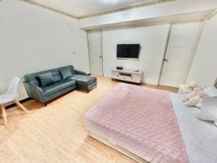 Kunming 4F Apartment in Taipei City