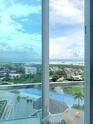 Mactan Newtown 8Newtown Boulevard Beach Condo Rm.9 Apartment in Lapu-Lapu City