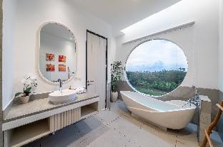 Meadow 1 Chic Style 2 BR w/ Rooftop Mini Golf Villa in North Kuta
