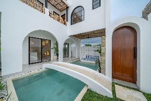 Meadow 1 Chic Style 2 BR w/ Rooftop Mini Golf Villa in North Kuta