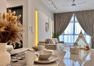 Paradigm Residence, Pleasant by Guesthouse (9pax) Vacation rental in Johor Bahru