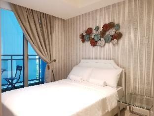 Clean & Cozy: Minimalist Condo at Azure Vacation rental in Paranaque