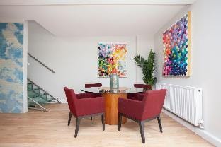 Spacious Georgian Coach House with Parking Vacation rental in Bath
