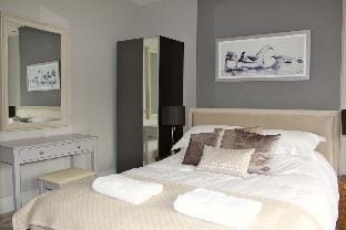 Lovely Central Bath House- with Parking Vacation rental in Bath
