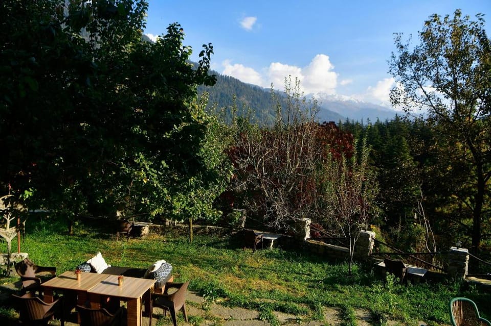 La Hostelgia manali Hotel in Manali
