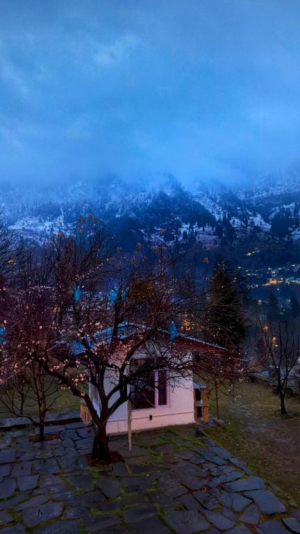La Hostelgia manali Hotel in Manali