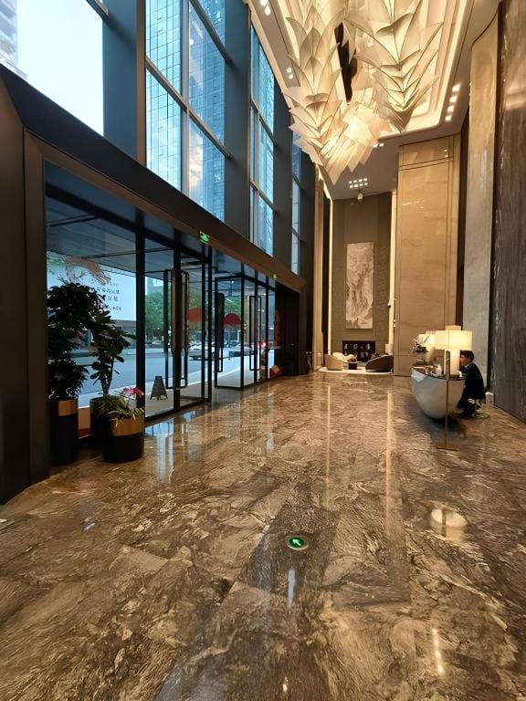 Zhuoyue Qingju (Shenzhen Convention and Exhibition Center) Hotel in Hong Kong