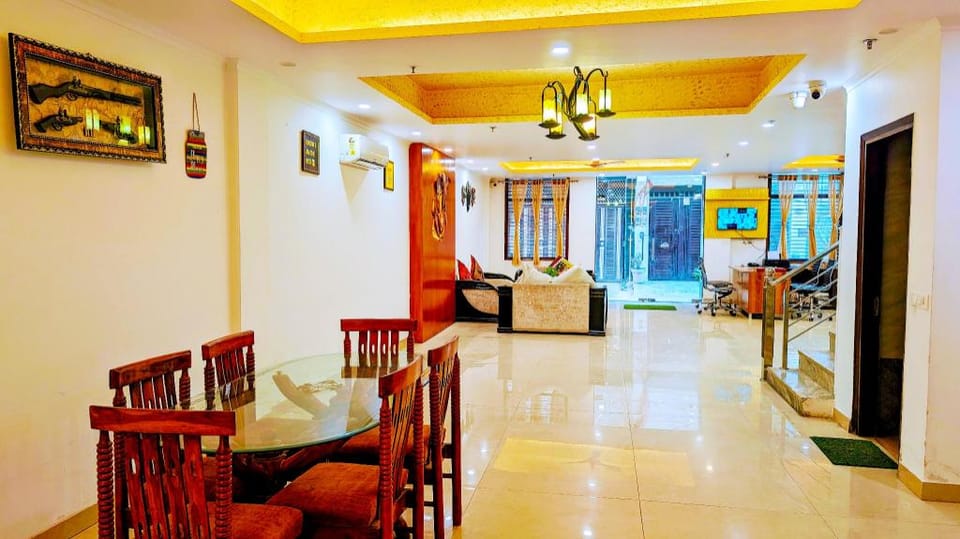 Hotel Moon Taj Near Yashobhoomi Convention Centre Hotel in Delhi