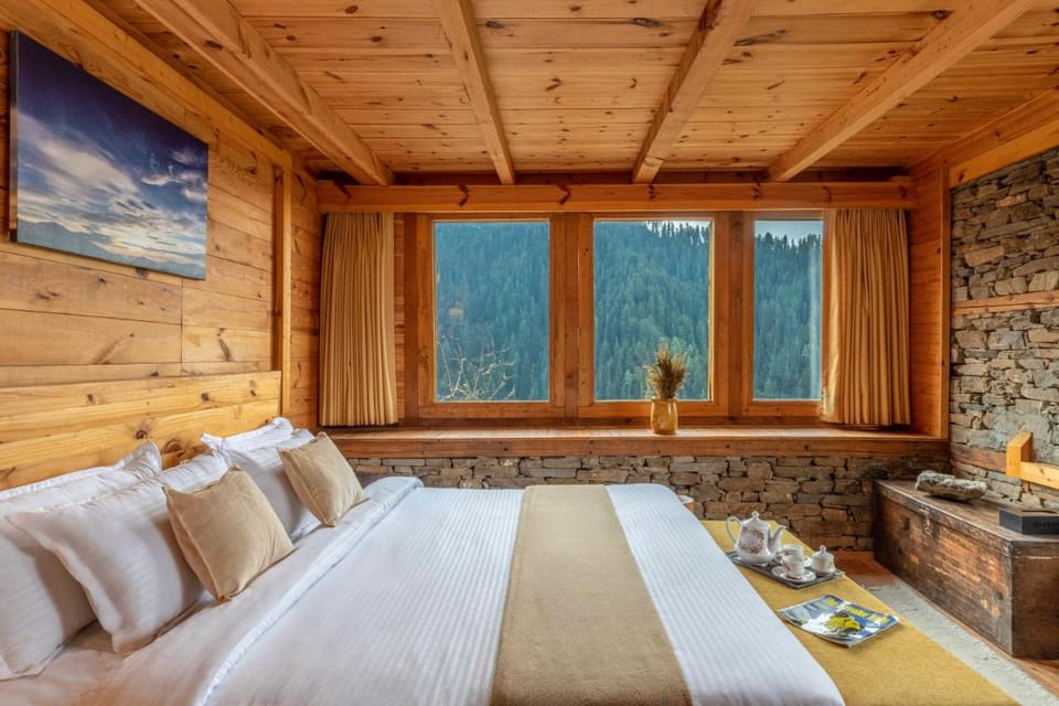 ELIVAAS 4 BHK with Garden & Sauna - Skylounge Villa in Himachal Pradesh