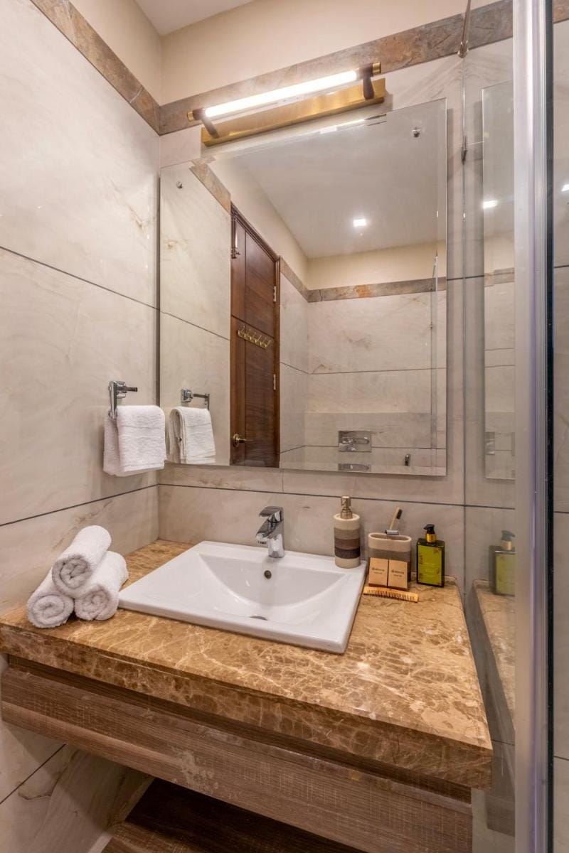 ELIVAAS Wisteria luxe 4BHK Entire Home in Kasauli Villa in Himachal Pradesh