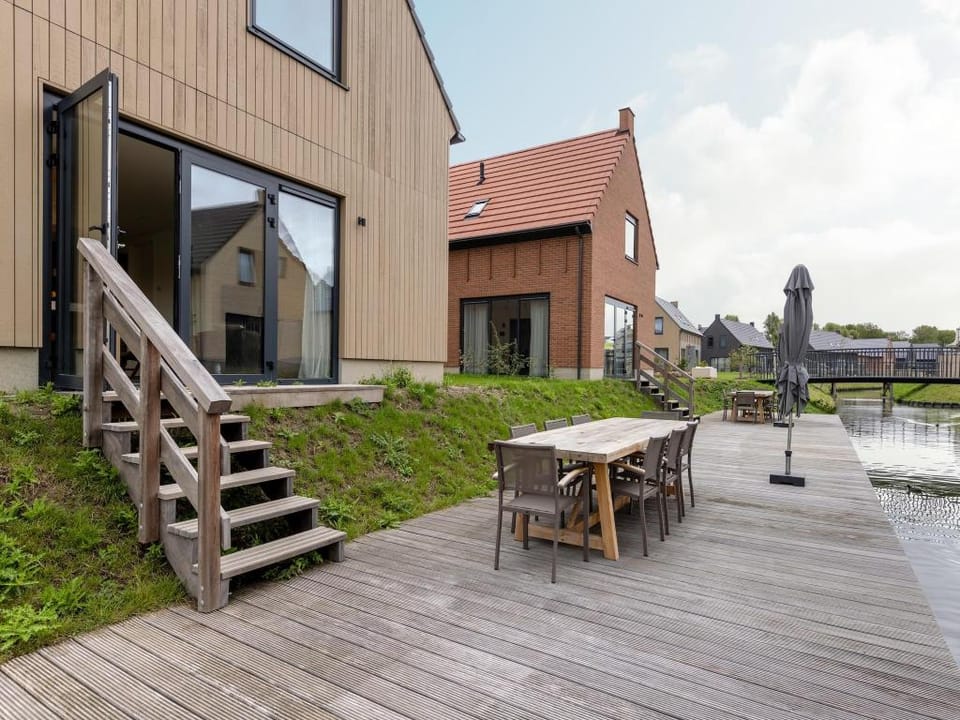 Nice villa near the Veerse Meer Villa in Wolphaartsdijk