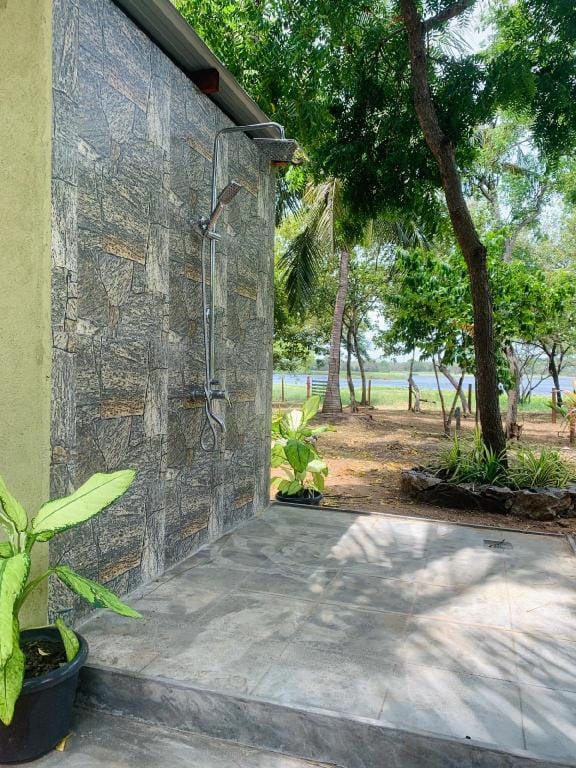 Lake Front Cottage- Sigiriya Farm Stay in Dambulla