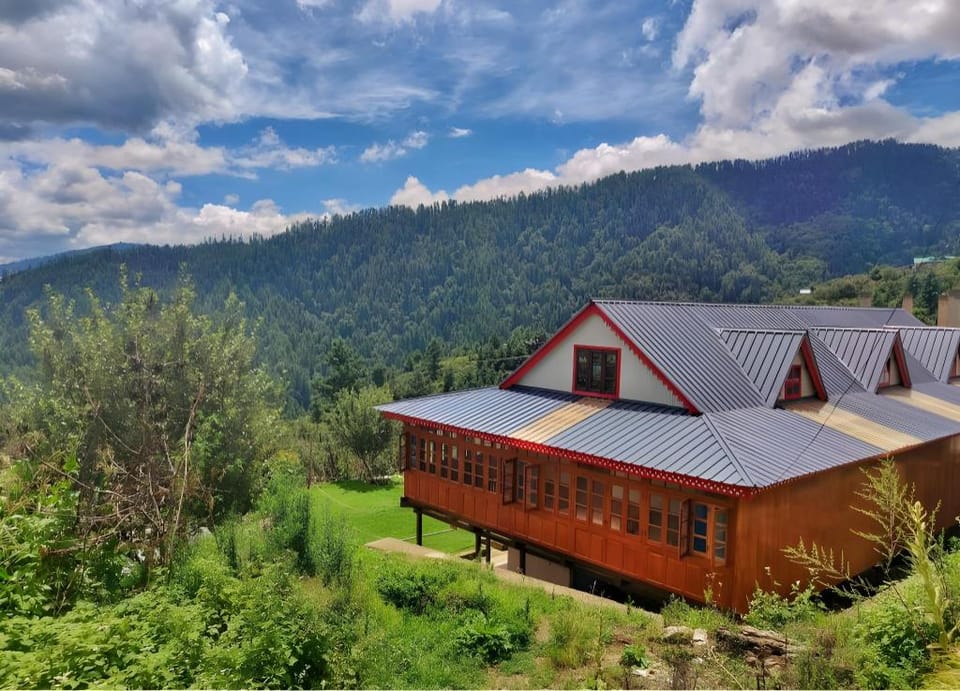Nirvana Homes, 19th Century Wooden House Vacation rental in Uttarakhand