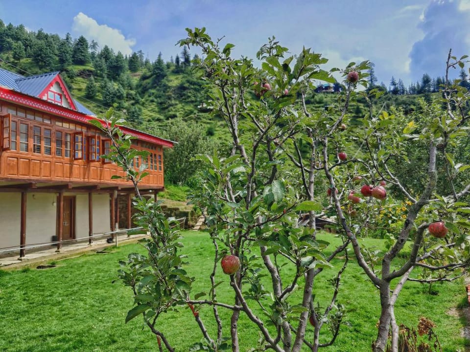 Nirvana Homes, 19th Century Wooden House Vacation rental in Uttarakhand