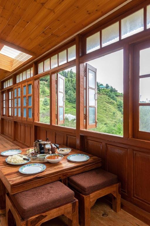 Nirvana Homes, 19th Century Wooden House Vacation rental in Uttarakhand