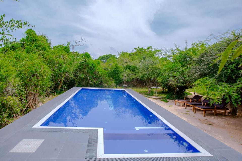 Lowin Yala Hotel in Southern Province