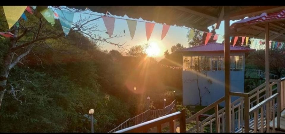 Himalayan Holidays Cottage Resort Hotel in Uttarakhand