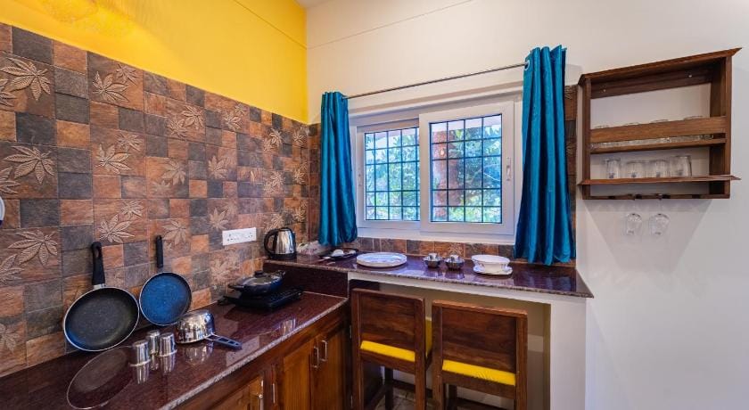 Teak Leaf Gateway  Swimming Pool  Indoor Games Hotel in Puducherry, India