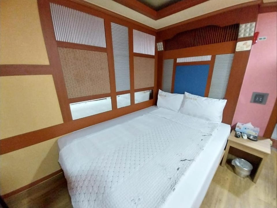 Sillim Flower Bed and Breakfast in Seoul