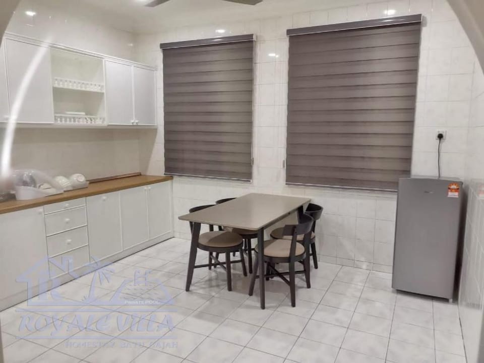 ROYALE VILLA -private pool- Batu Gajah, Perak. Vacation rental in Perak Tengah District