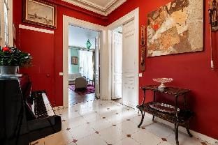 Luxury Home - Arc de Triomphe/Champs Elysees Apartment in Paris