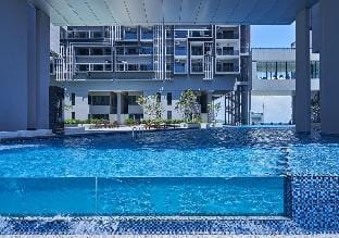Imperio 2 Pax Poolview B15 - Bathtub Free Parking Apartment in Malacca