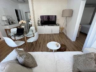 Stylish 1-bedroom condo close to exhibition square Apartment in Basel