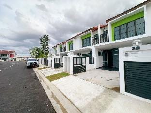 Tebrau Houses Vacation rental in Johor Bahru