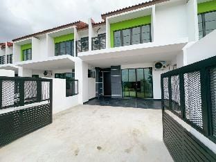 Tebrau Houses Vacation rental in Johor Bahru