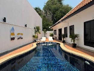 4 Bedroom Pool Villa 300meter to the Beach Vacation rental in Pattaya City