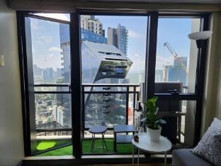 2 BR @ Knightsbridge Residences Vacation rental in Makati