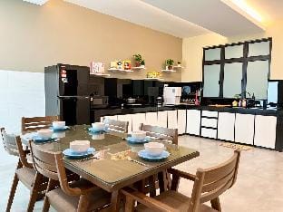 Uncle CK villa 20pax/pool/party Vacation rental in Malacca