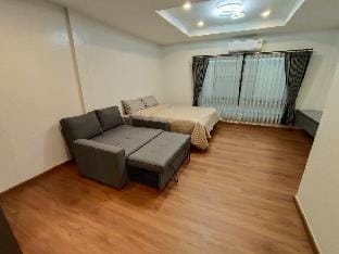 บ้านยิ้ม - 2 Bedroom, 2 Bathroom Vacation rental in Bangkok