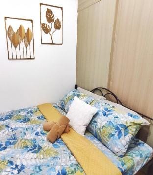 Cozy Studio Near Airport & BGC High Street Apartment in Makati
