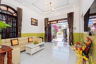 Hoàng My Villa - 25 Lạc Long Quân - 8 phòng ngủ Apartment in Vung Tau