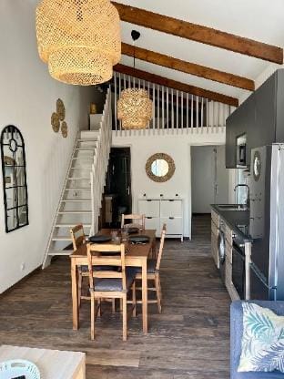 Maisonnette avec petite forêt Vacation rental in Valréas