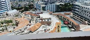 SnR-Venice-Clean and Facing Grand Canal View Apartment in Makati