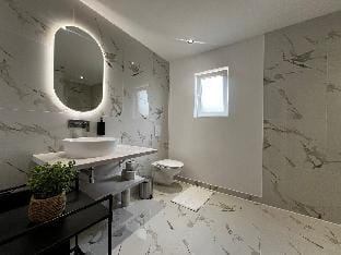105m² Apartment, parking, for families, 6Per Apartment in Thuringia, Germany
