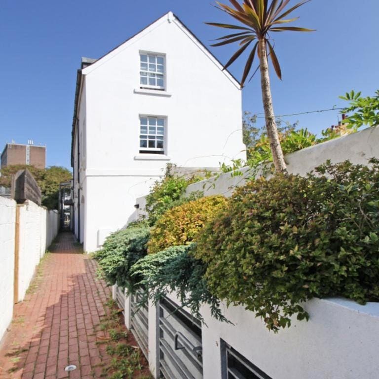 Artist Studio - Super Central Brighton - Sleeps 2/3 guests - Free Wifi Apartment in Brighton