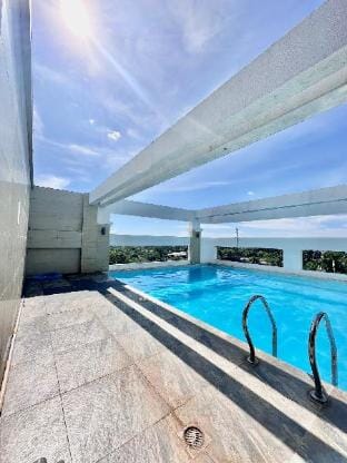 “Casa de Fe”: Smart Condo, Pool, Netflx, Fast Wifi Apartment in Cagayan de Oro