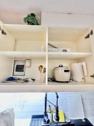 “Doms’ Crib: Netflix, Wifi, Washing Machine” Apartment in Lapu-Lapu City