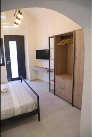 Locus Pendinelli Trani 53-The philosophy of a bb, the details of a Hotel Apartment in Trani