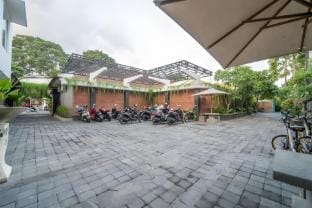 Modern 3 BR Private Pool Villa Near Kuta Beach Villa in Kuta