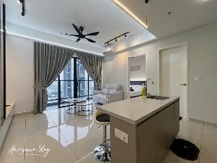 Classic Edition 1BR Suite w/Balcony @ TRION KL Vacation rental in Federal Territory of Kuala Lumpur
