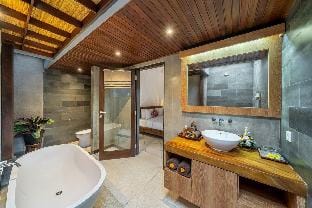 Villa MD 2 Stylish 3BR w/ Sunny Pool at Eat Street Villa in Kuta