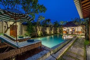 Villa MD 2 Stylish 3BR w/ Sunny Pool at Eat Street Villa in Kuta